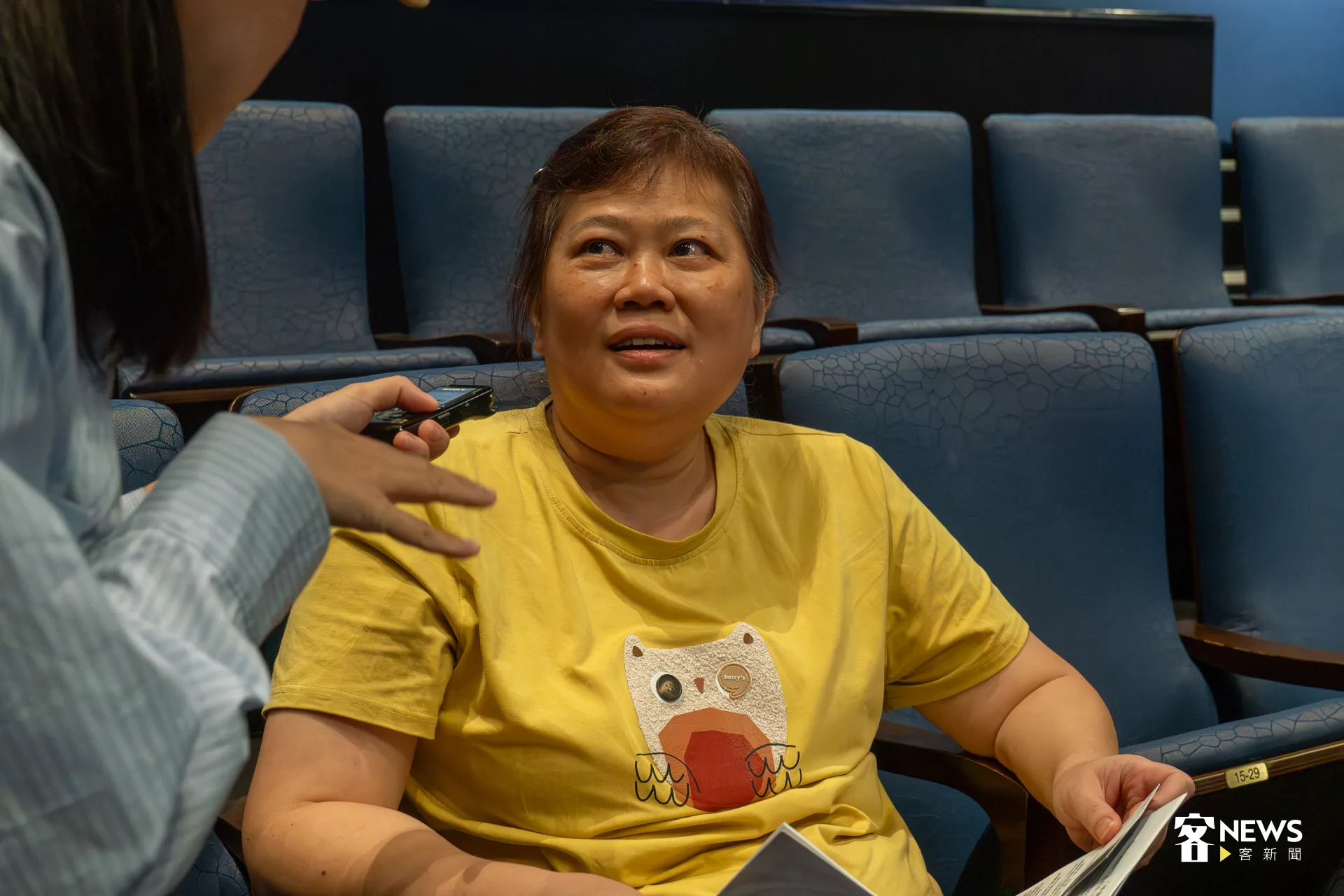 來自新竹新埔的林秋芬和曾是團員的兒子南下台中參與。洪藝晅攝