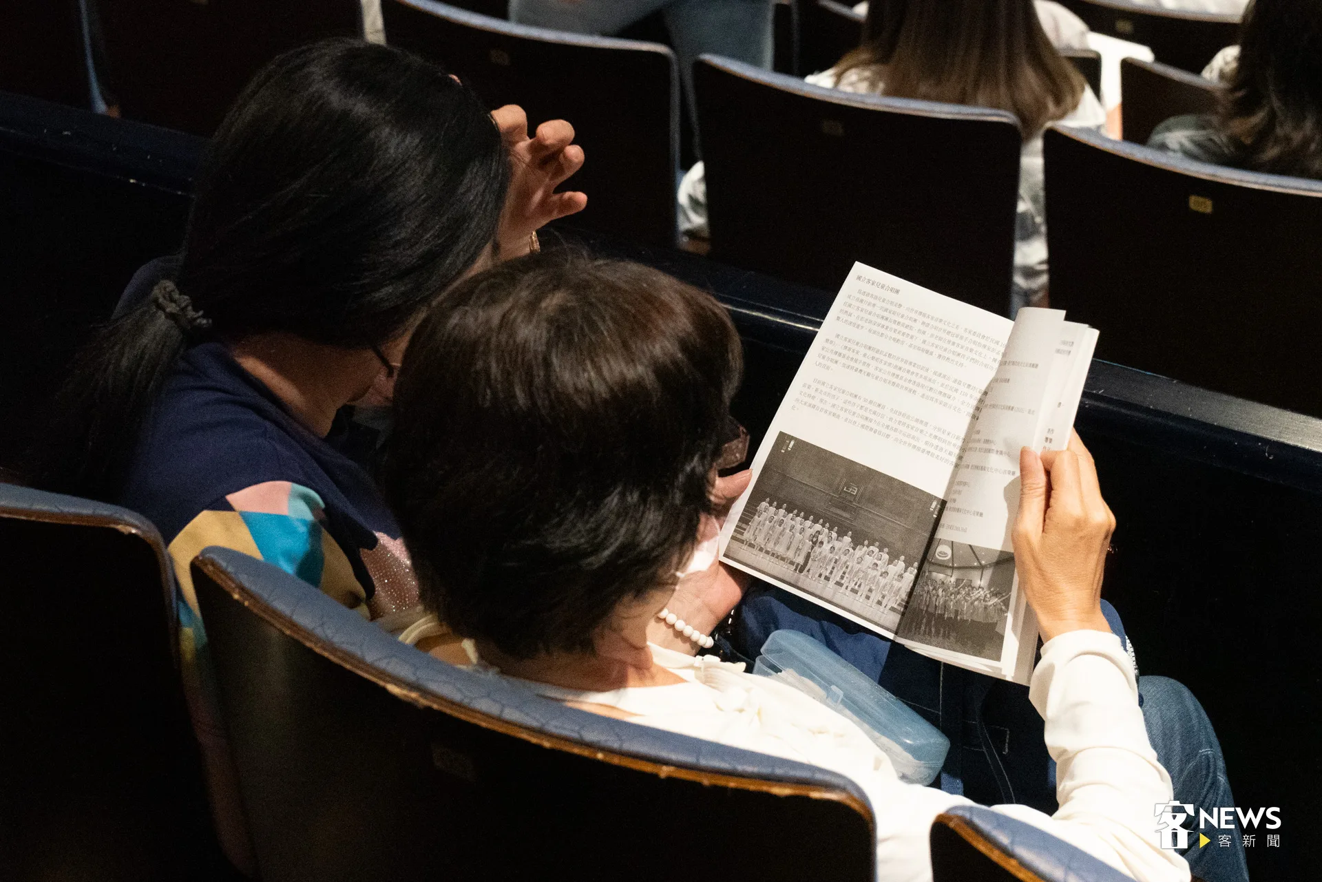 此次音樂會以「揹巾」為象徵，命名為《揹帶个愛》，規劃四大篇章。洪藝晅攝