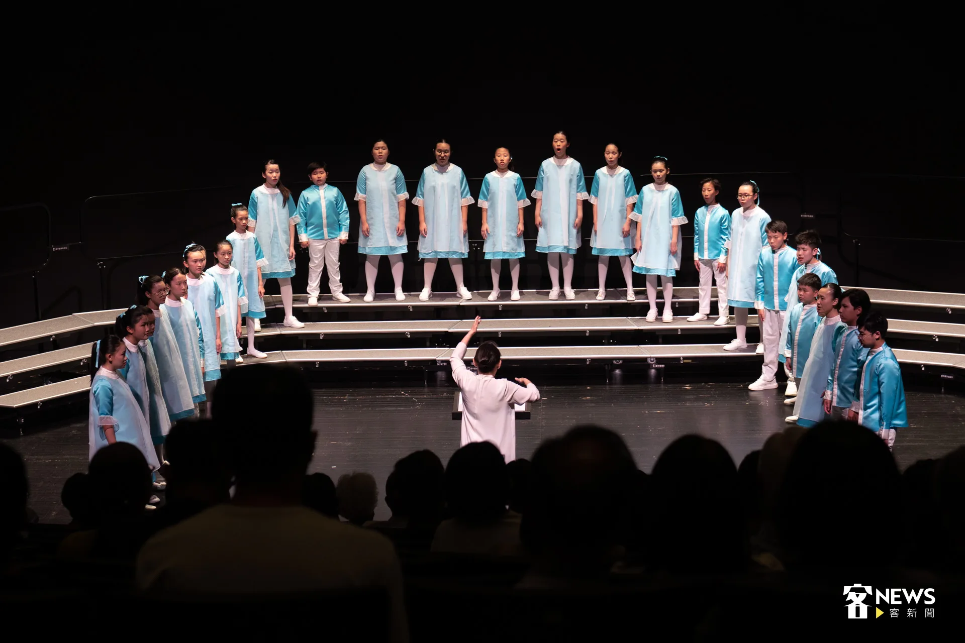 踏上台中國家歌劇院舞台，國立客家兒童合唱團（國客兒）20日迎來年度專場音樂會《揹帶个愛》首場。洪藝晅攝
