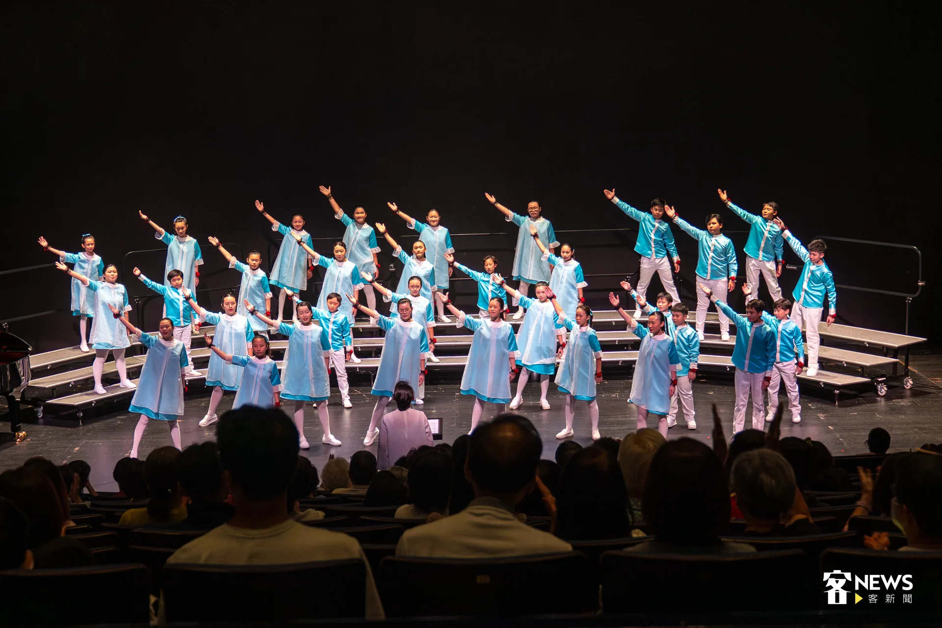 《揹帶个愛》演出曲目涵蓋客家小調、山歌，到多國語言的世界合唱曲，更帶來〈揹帶〉、〈靚靚个中港溪〉兩首世界首演的客家新曲。洪藝晅攝