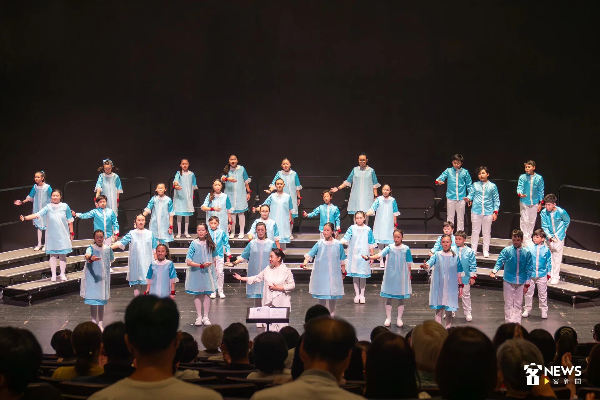 踏上台中國家歌劇院舞台，國立客家兒童合唱團（國客兒）20日迎來年度專場音樂會《揹帶个愛》首場。洪藝晅攝