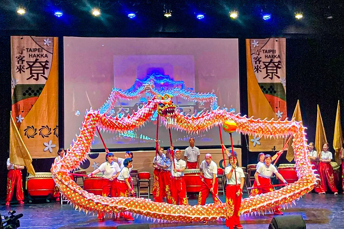 中華世界客家婦女協會飛揚龍鼓班。北市客委會提供
