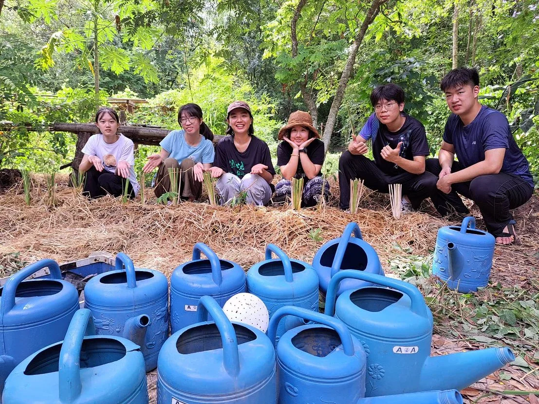 志工服務團成員在泰國進行自立經濟社區服務。翻攝自客家青年國際志工服務及海內外客家後生交流營臉書