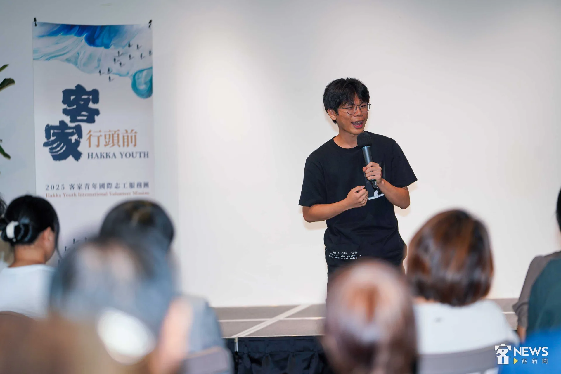 志工成員輪流上台分享赴泰國服務的心得。李台源攝