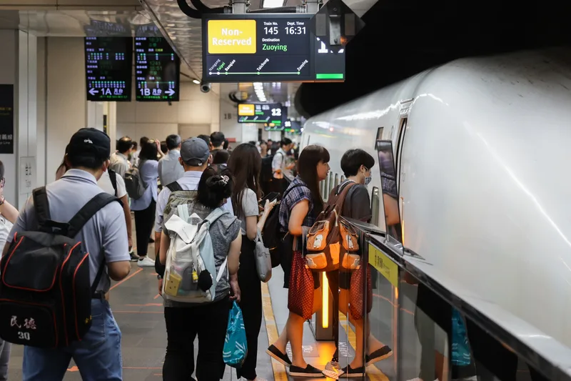 教師節、中秋節、國慶日，台灣高鐵推早早鳥5折優惠，8/29開搶。中央社