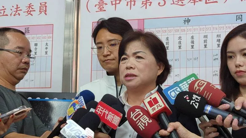 國民黨立委楊瓊瓔自行宣布罷免不通過。中央社