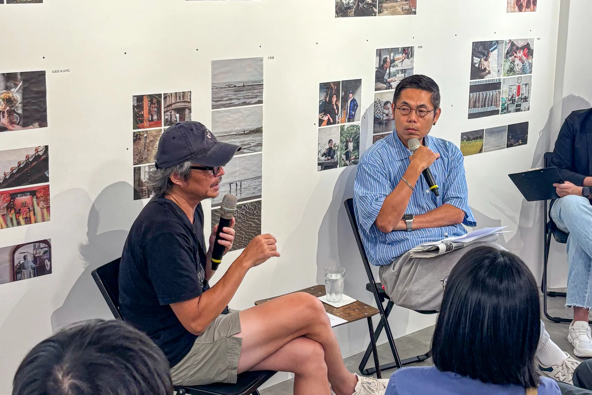 《靛花tien faˊ》總編輯李取中(左)與攝影師Kris Kang對談。徐穗青攝