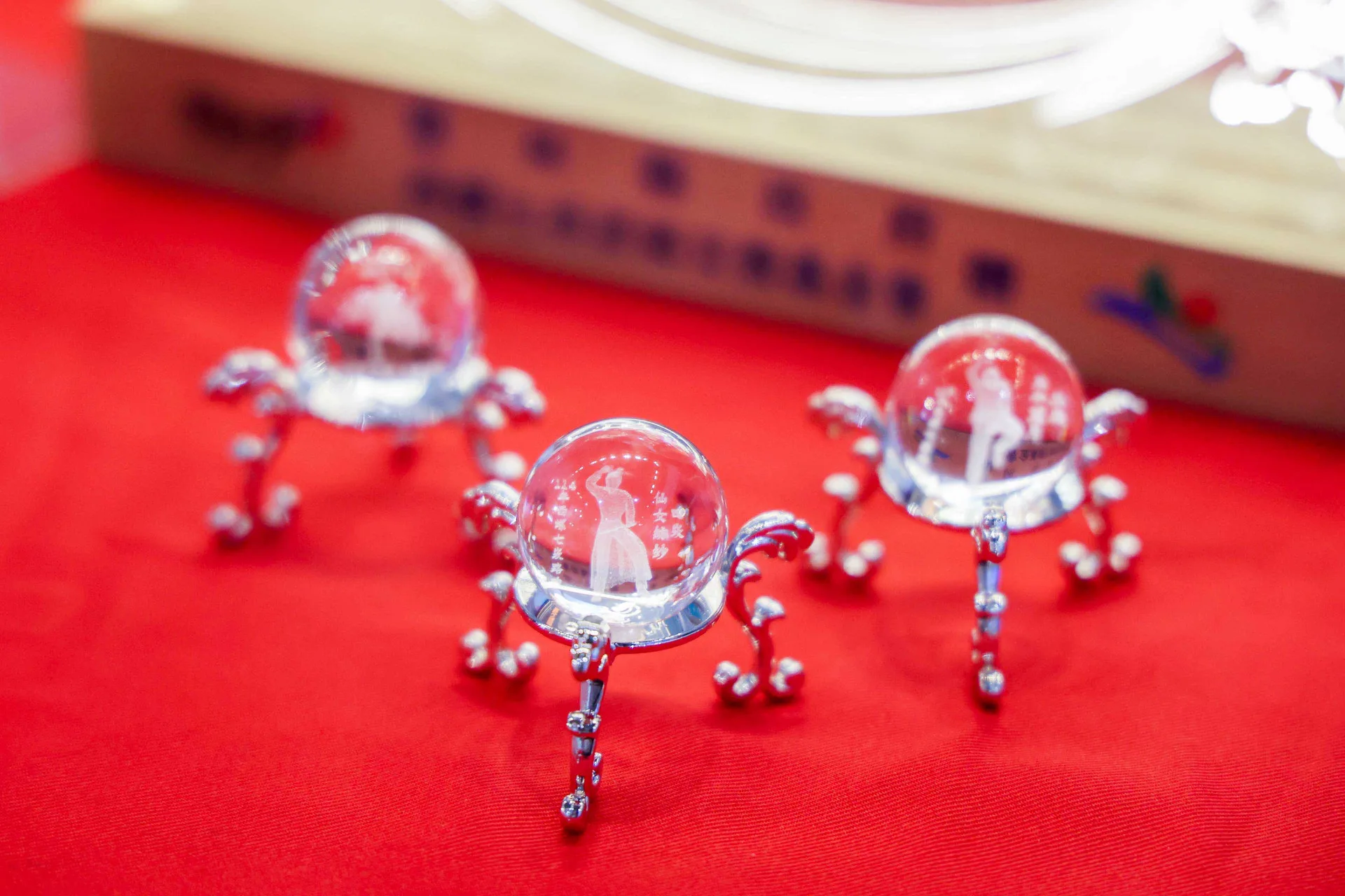 西螺七崁路跑今年龍珠設計是武術動作「仙女紡紗」。雲林縣政府提供