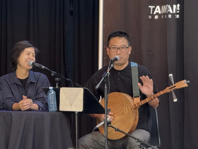 台灣「農村武裝青年樂團」團長阿達（江育達）（右）及妻子俐君（左）參加加拿大台灣節講座。中央社