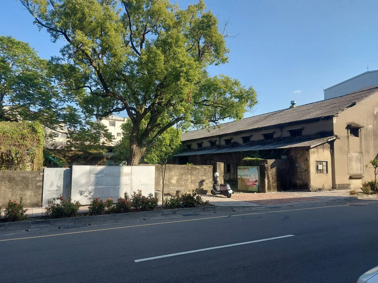 原台灣省糧食局苗栗倉庫二期修復工程，規劃為客家文學講堂、地方創生空間，並進行招商，打造在地休閒新據點。苗縣府提供