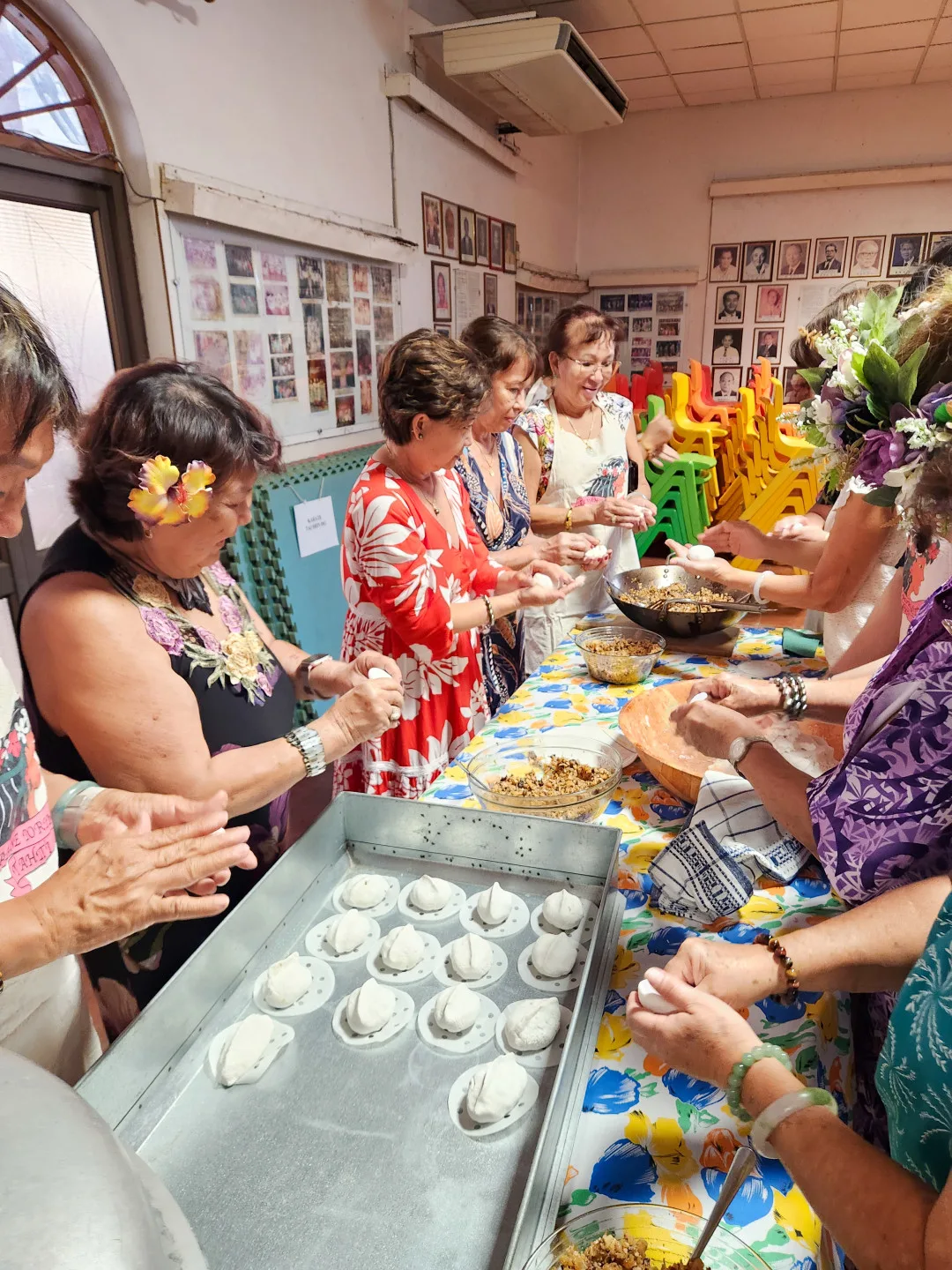 大洋洲客屬總會指導大溪地客家鄉親製作台灣客家菜包。大洋洲客屬總會提供