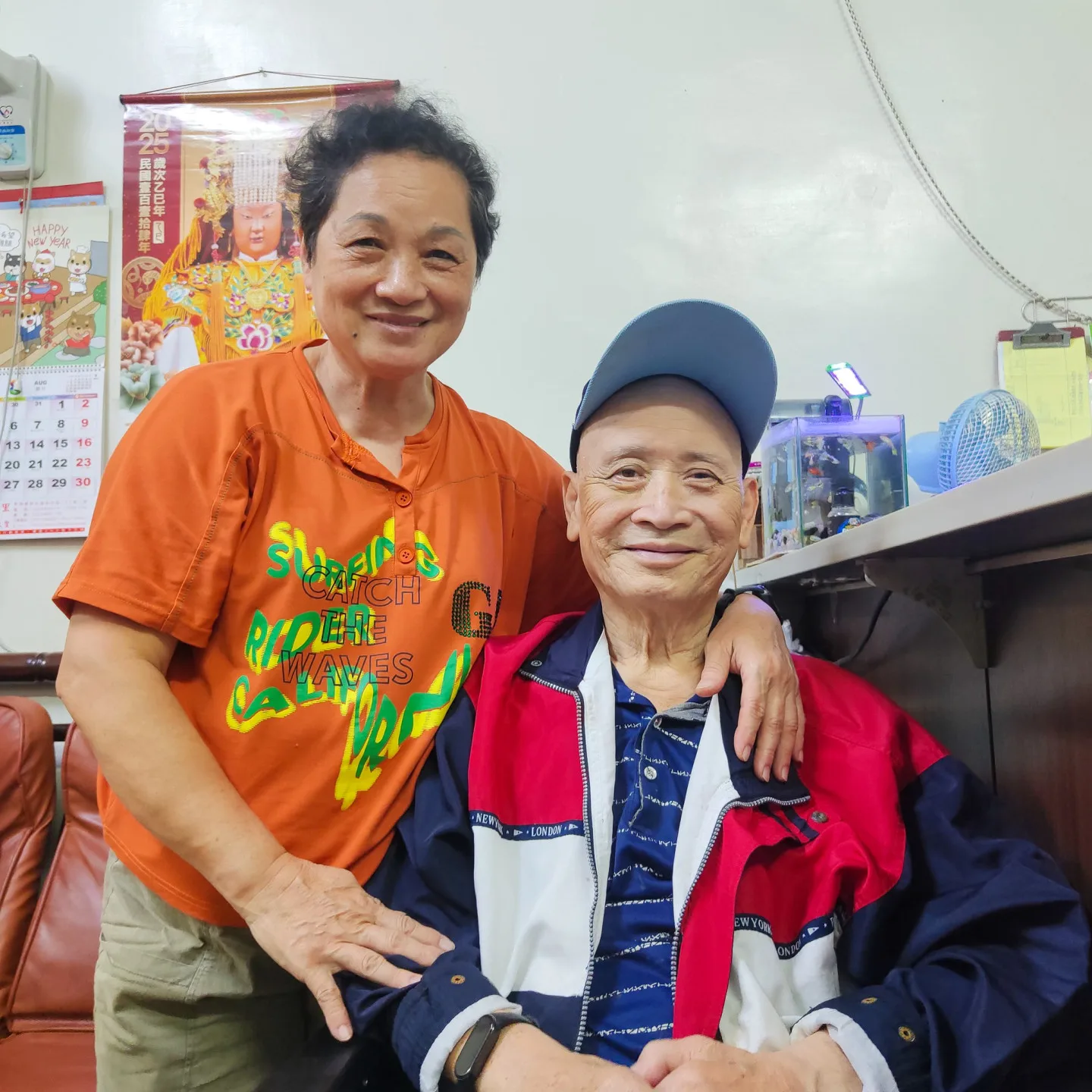 劉興星與妻子合影。劉興星的先祖從潮州帶來一份手抄繪本,成了後世製作大士爺的依據。陳權欣攝