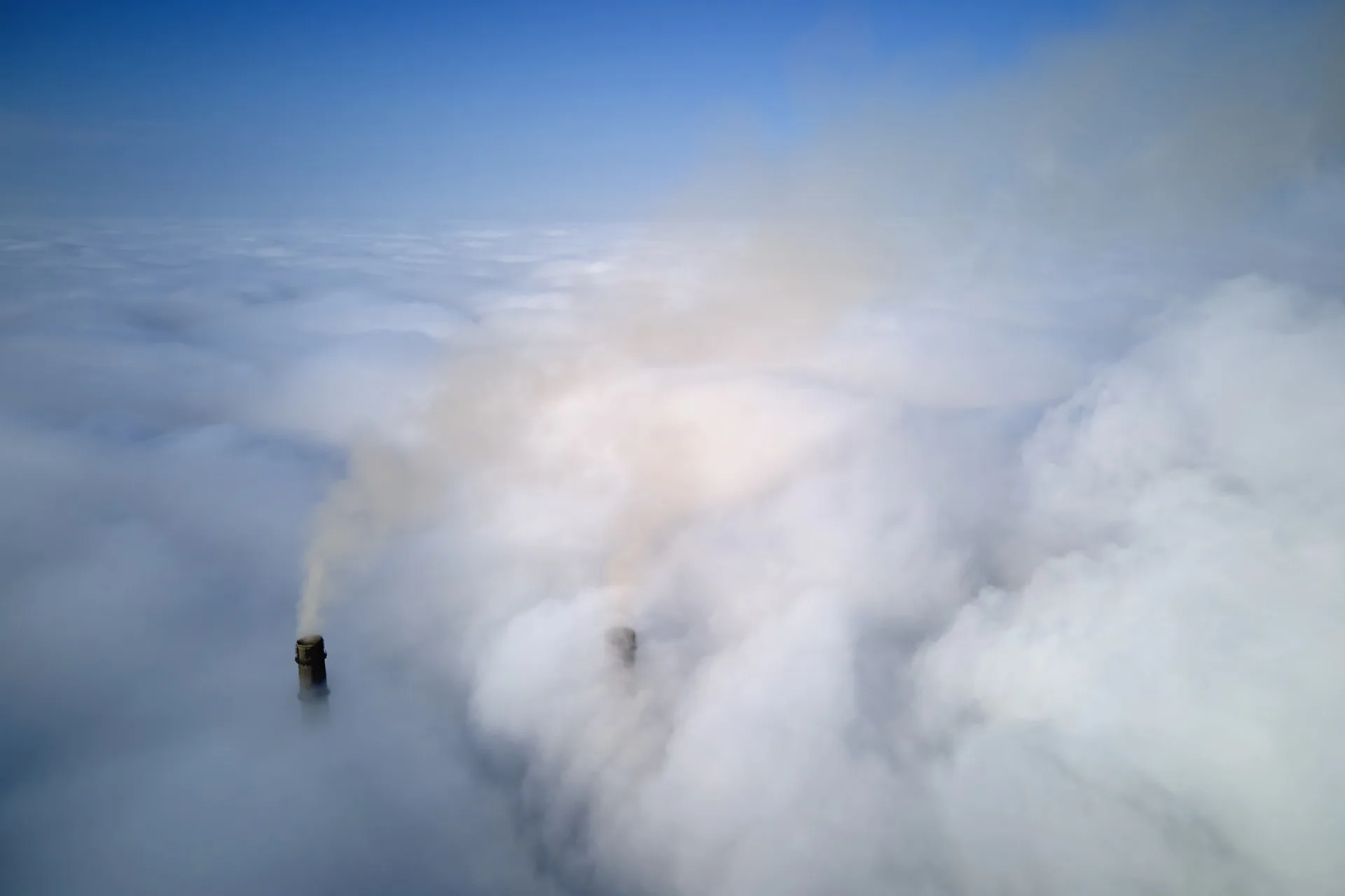 新竹縣環保局26日晚間表示,竹北市有多處空氣出現塑膠燃燒異味,傾向是有異味物質外洩,將持續追溯污染源。示意圖
