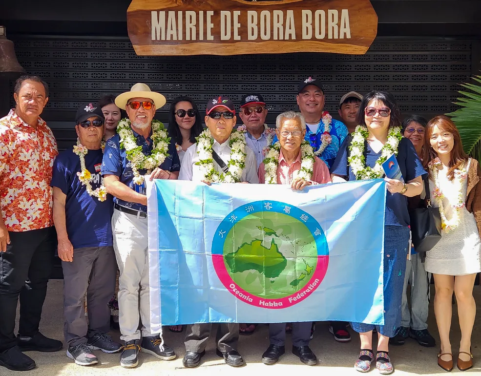 代表團一行拜會波拉波拉島,受到客家籍市長Gaston Tong Sang及夫人和市府團隊接待