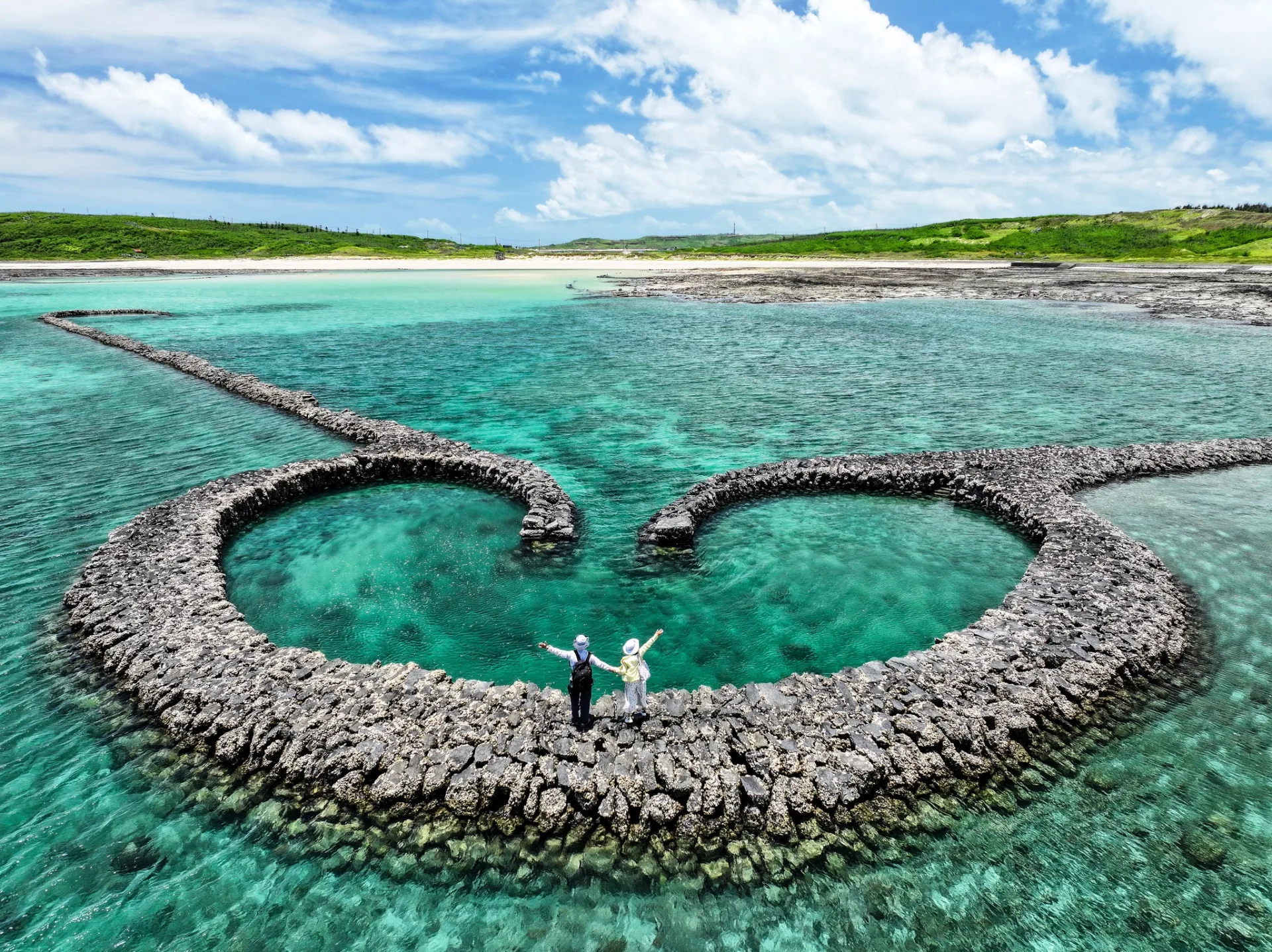 澎湖縣府指出，消費券等同現金，可於縣內餐飲、住宿、購物、交通及遊程等各行業使用。翻攝自澎湖 Travel臉書