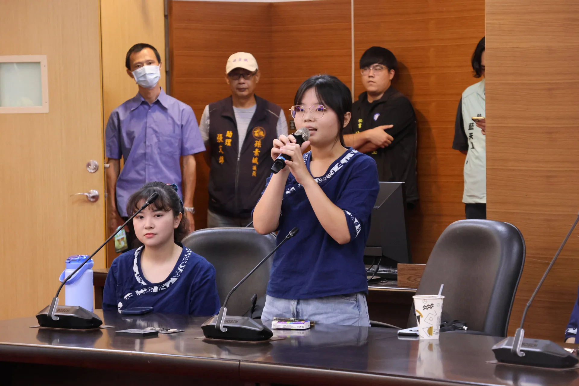 青少年訪問團團長張榕芸是國立苗栗高中畢業生，她選擇就讀中央大學客家學院，在會中分享參訪心得。苗栗縣政府提供