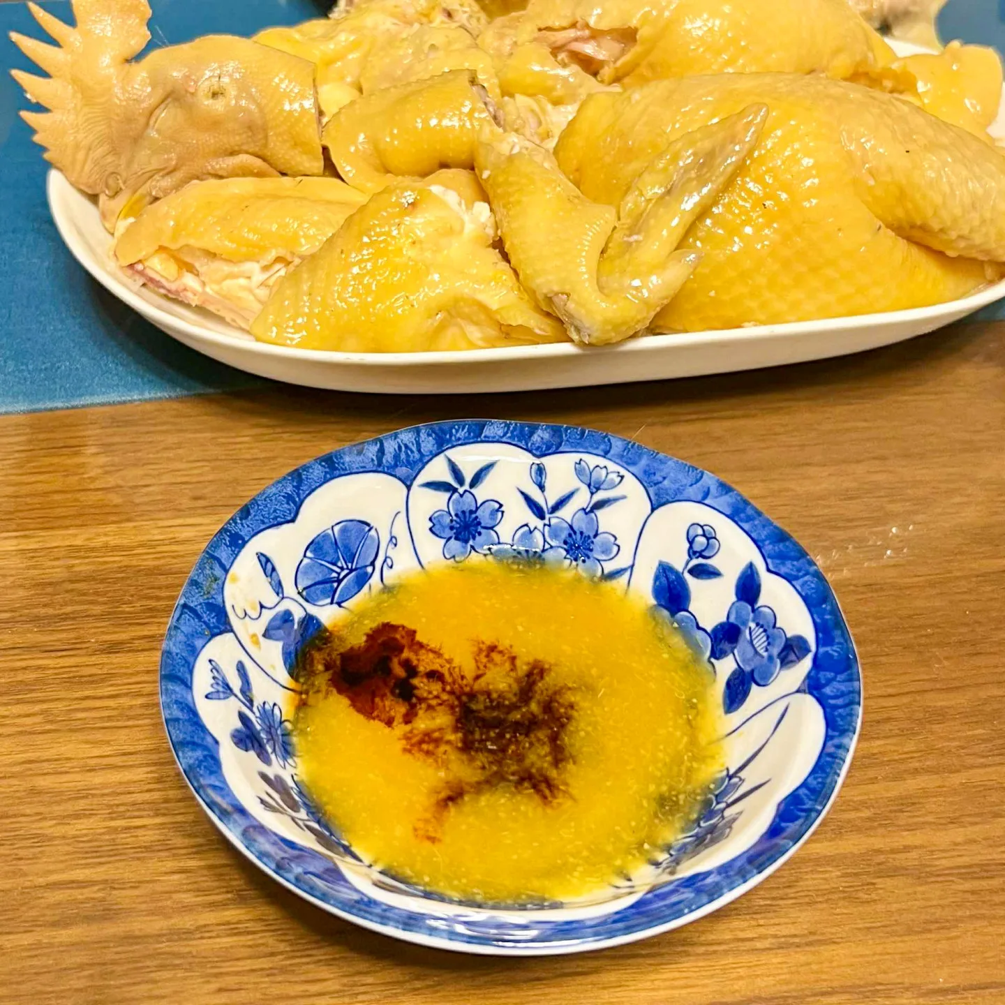 白斬雞搵桔醬，客家桔醬是肉盤的標准配備。曹銘宗攝