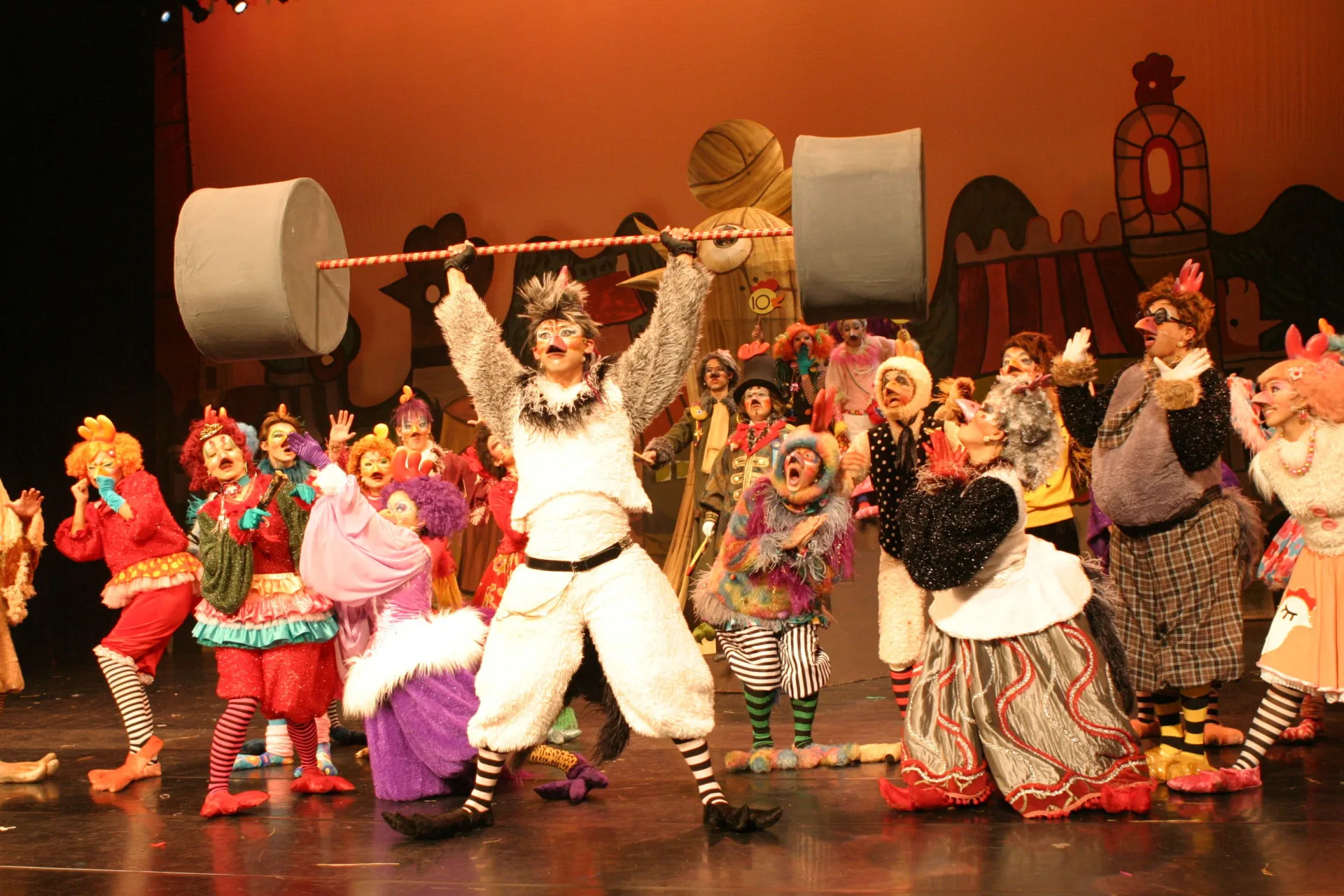 10月18日將在苗栗縣立體育場演出《雞城故事》。