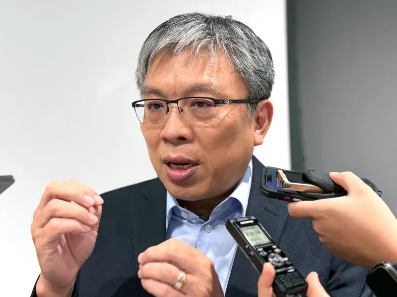 衛生福利部擴大「男性關懷專線」服務範圍，衛福部心理健康司司長陳柏熹（圖）3日說明前後差異在於，原先僅處理家庭暴力等特定議題，現在只要有心理困擾，都能撥打專線。中央社