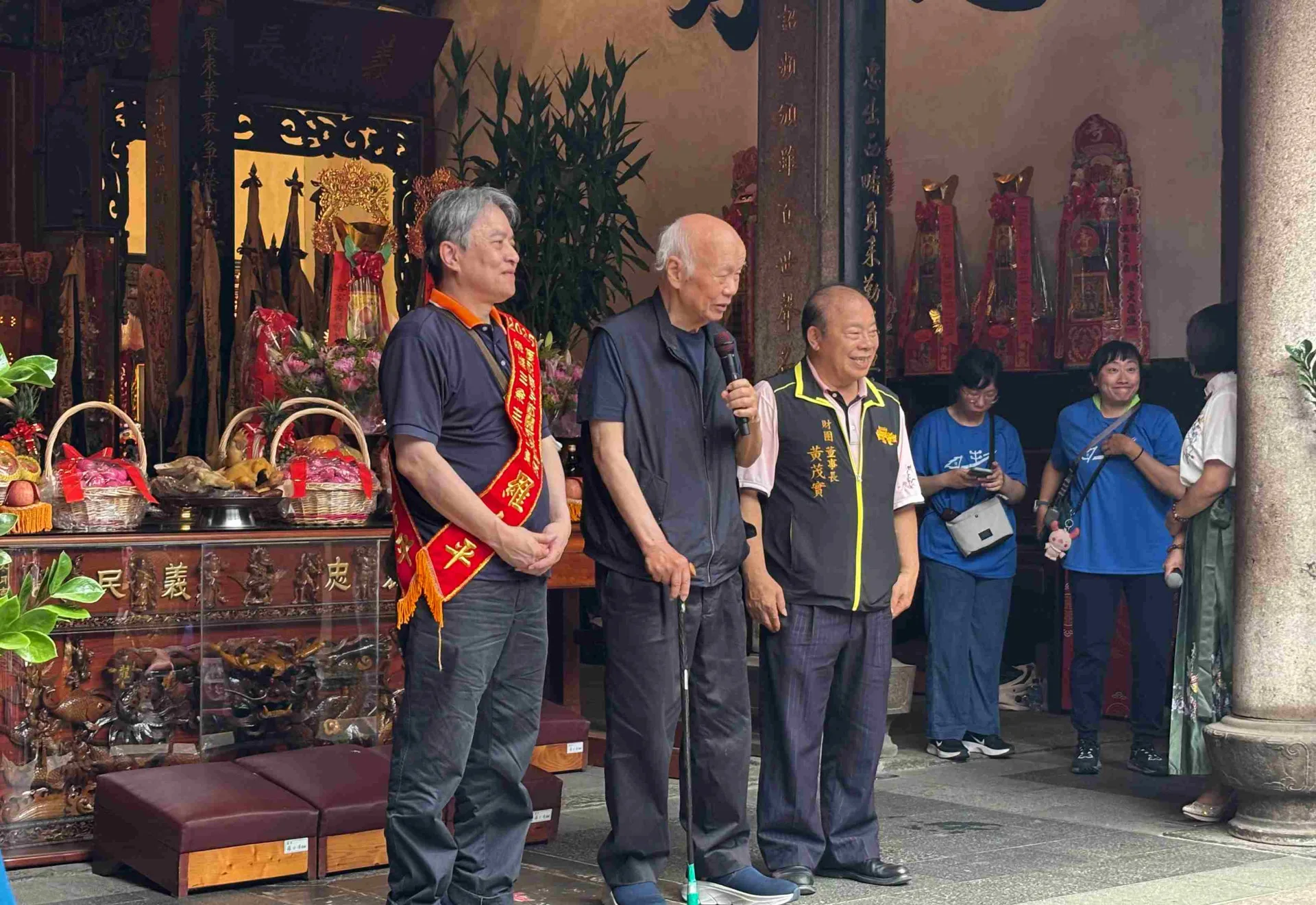 新竹縣褒忠亭義民廟董事長林光華（中）致詞。客委會提供