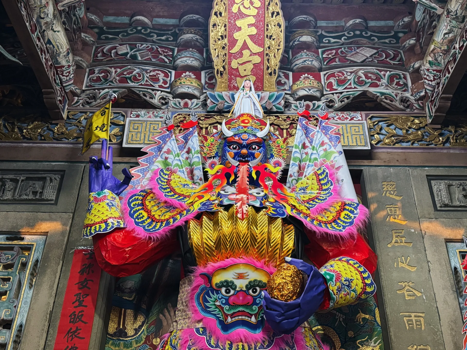 大隘地區的大士爺不一樣的是，觀音是站姿。滾回家拍攝提供