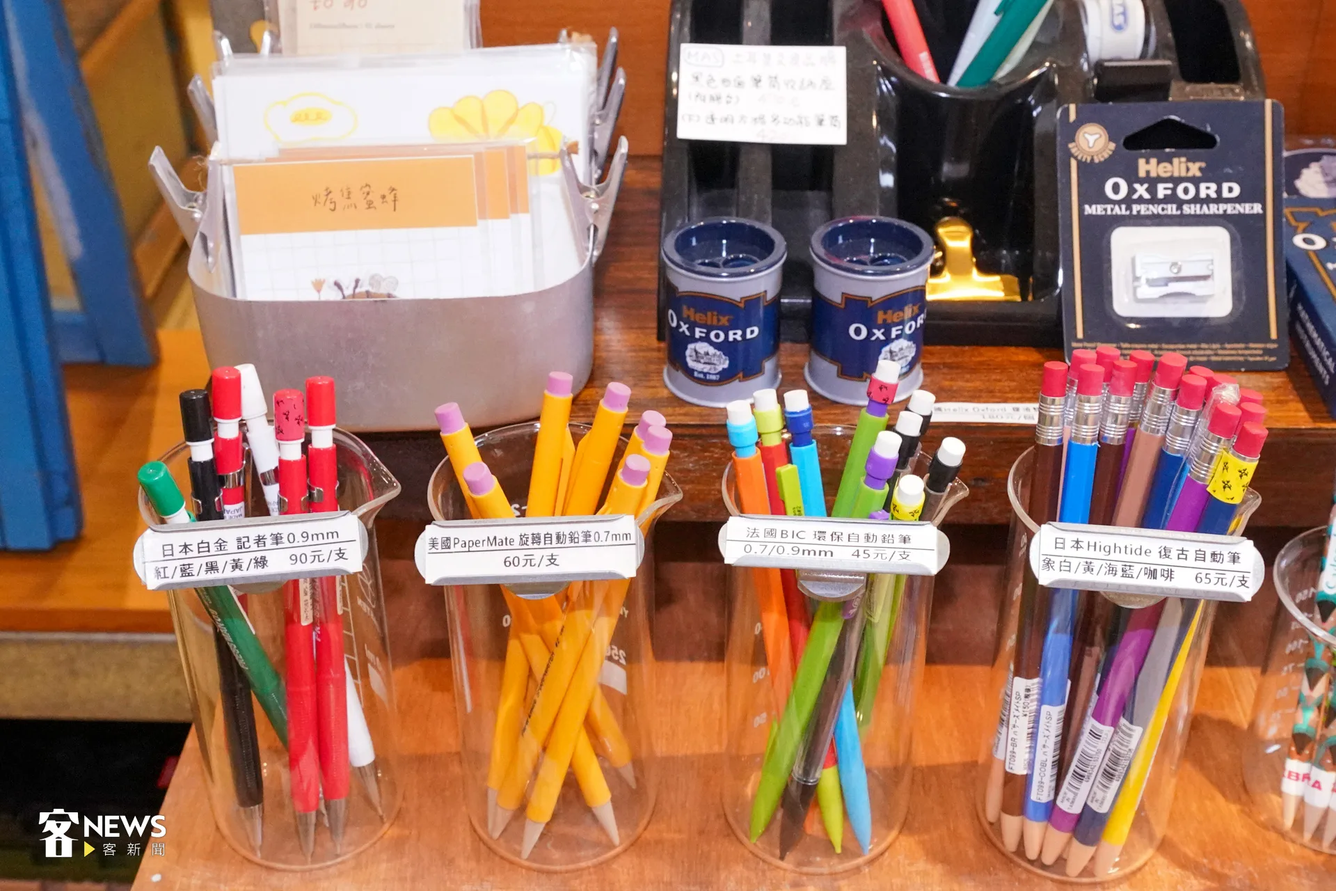 店內販售各式經典文具。洪藝晅攝