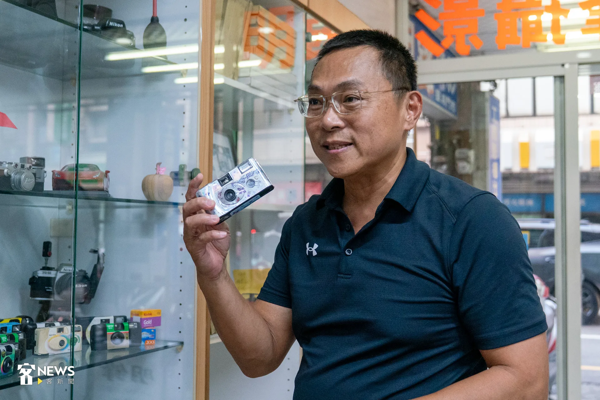 周鴻志介紹雙眼、單眼區別。洪藝晅攝