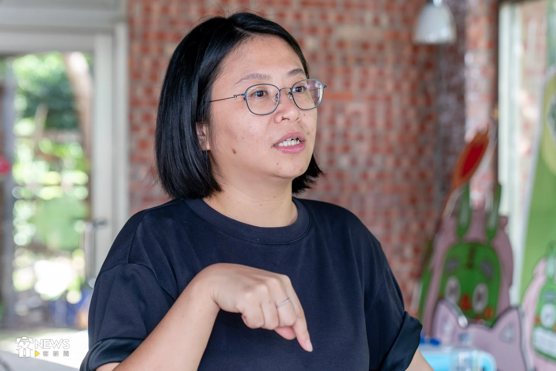 台大心理學系畢業後，顏惟親進入知名企業擔任數位行銷，成為大多數人眼中的「人生勝利組」，但26歲那年，人生軌跡卻有所變化。洪藝晅攝