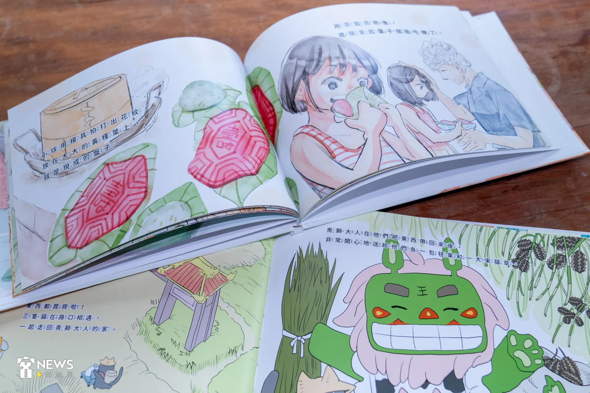 投入詔安文化的推廣，顏惟親絲毫不輸，除了發想繪本故事、編撰教材小冊子，她也開始學習詔安客。洪藝晅攝