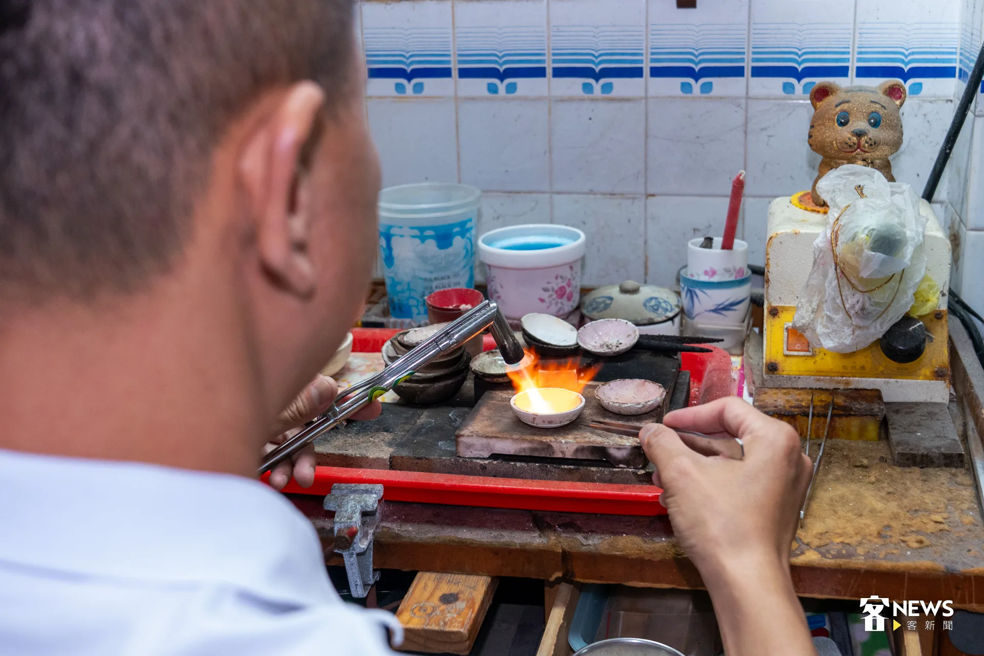 曾昭諺笑稱,從小看著爸爸、阿公在做,可以說是「眼睛會看,就會學」。洪藝晅攝