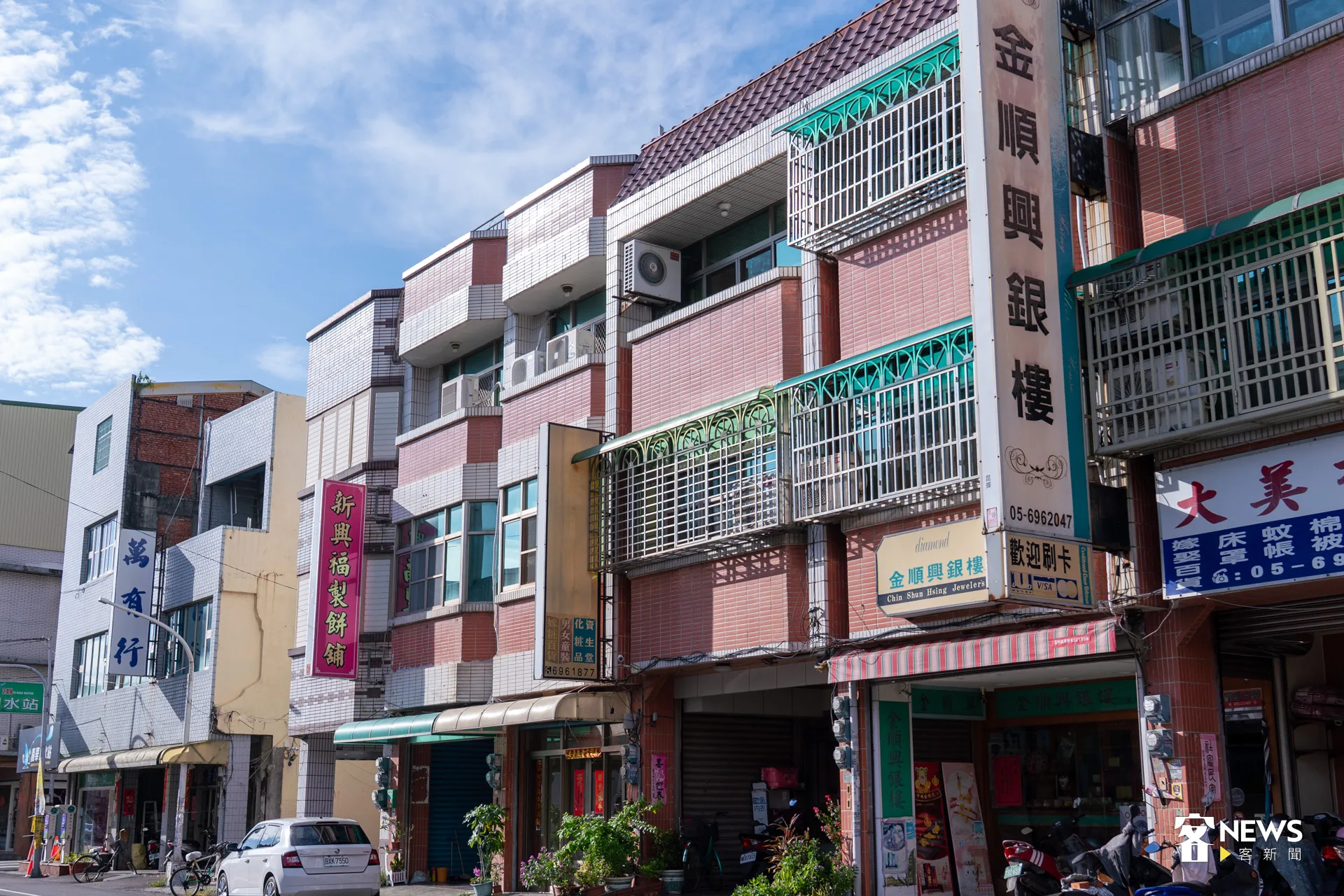 阿公阿嬤徒步尋落腳處的故事,是一段美好的意外,牽起了金順興和崙背長達八十幾年的情緣。洪藝晅攝