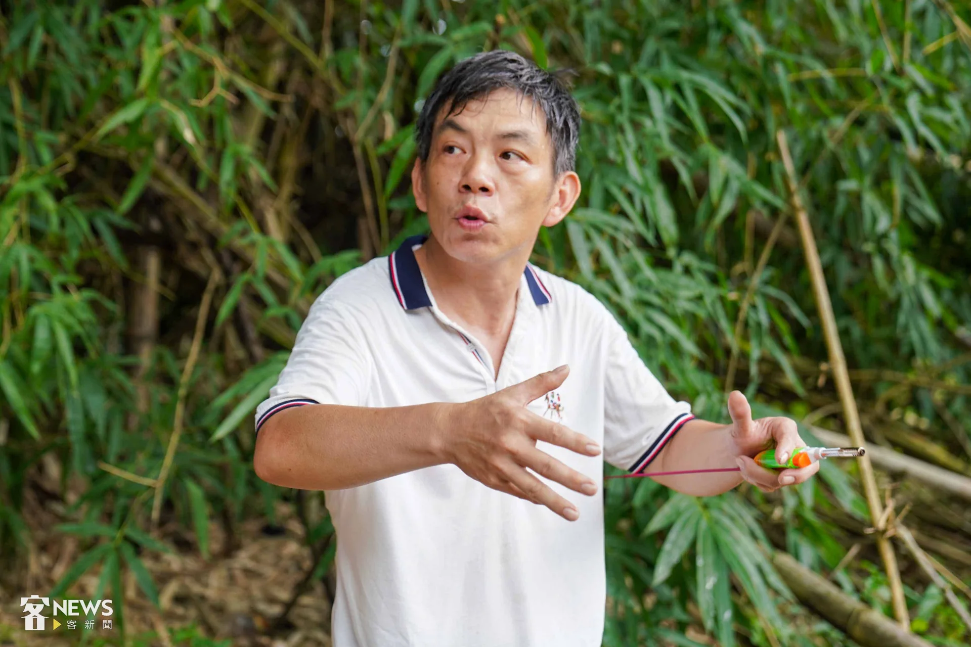 參與製作水燈的徐先生表示，放水燈的傳統傳承一代接一代，從清朝到現在沒有斷過。李台源攝