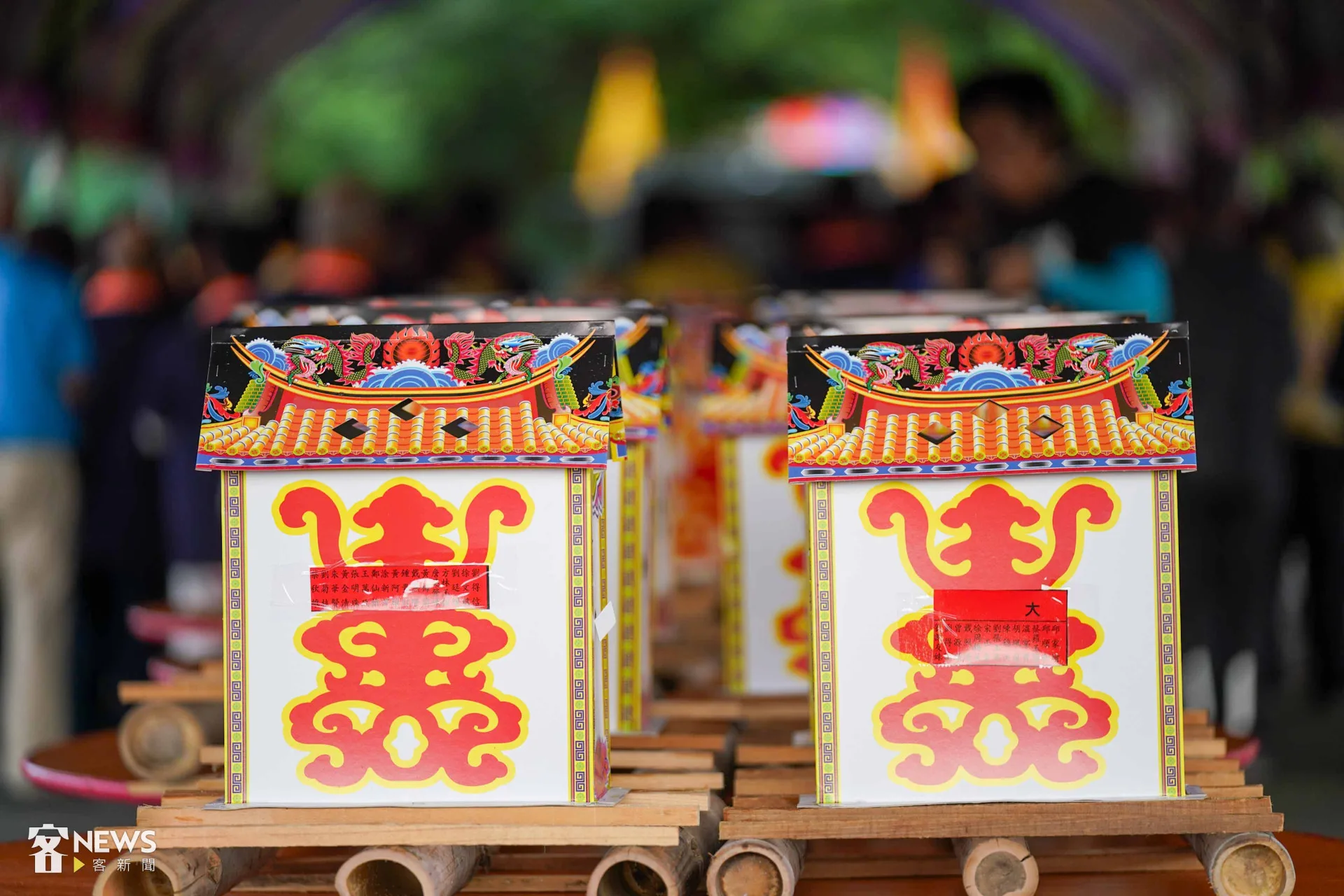 水燈儀式的核心是敬天敬神、安撫孤魂。李台源攝