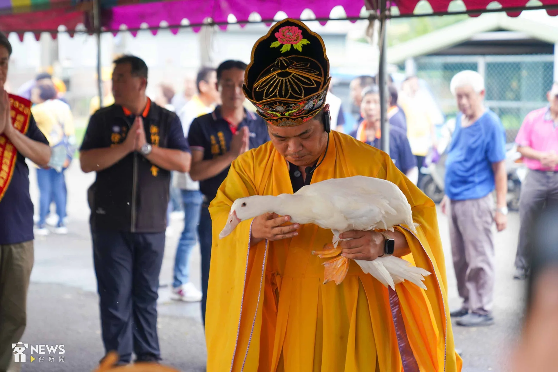 水燈儀式的核心是敬天敬神、安撫孤魂。李台源攝