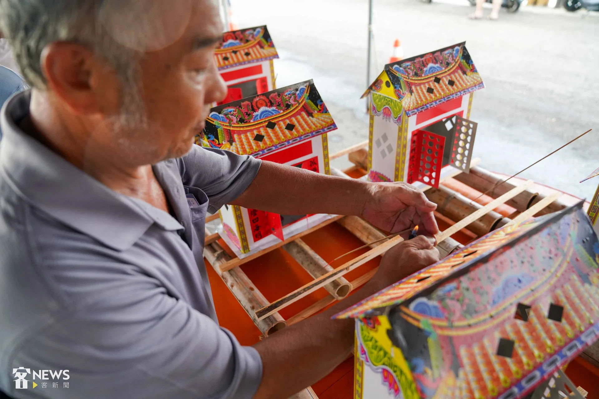 水燈儀式的核心是敬天敬神、安撫孤魂。李台源攝