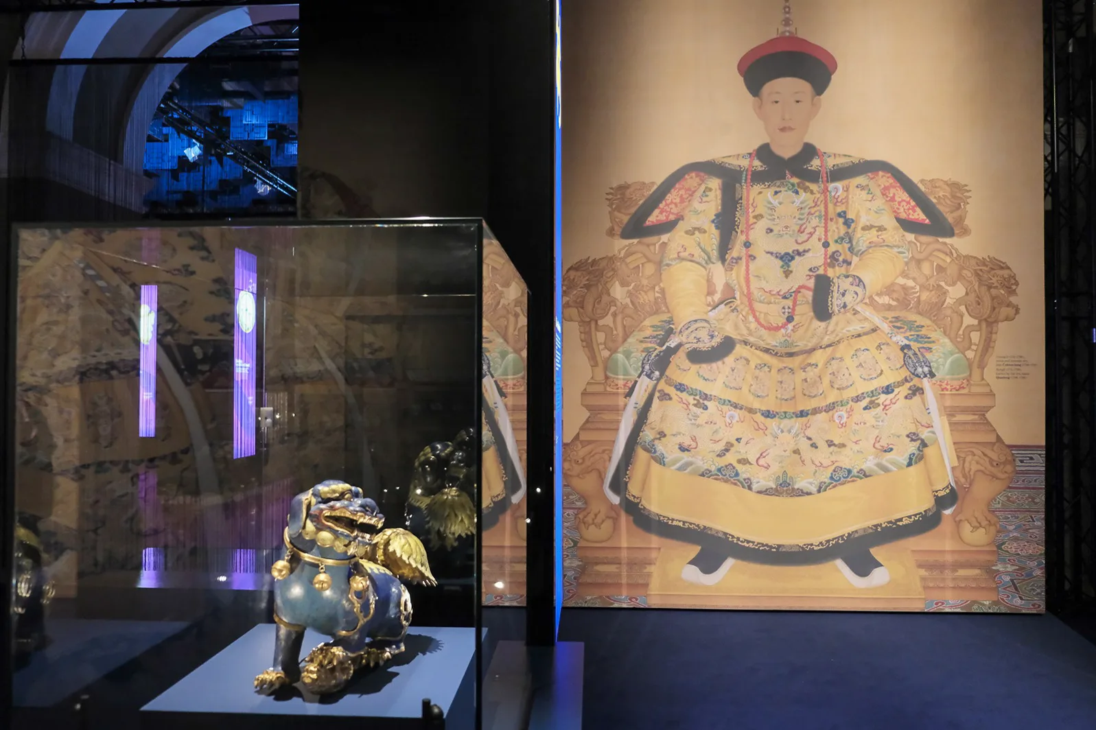 展覽由故宮《清掐絲琺瑯獅子〉揭開序幕。國立故宮博物院提供