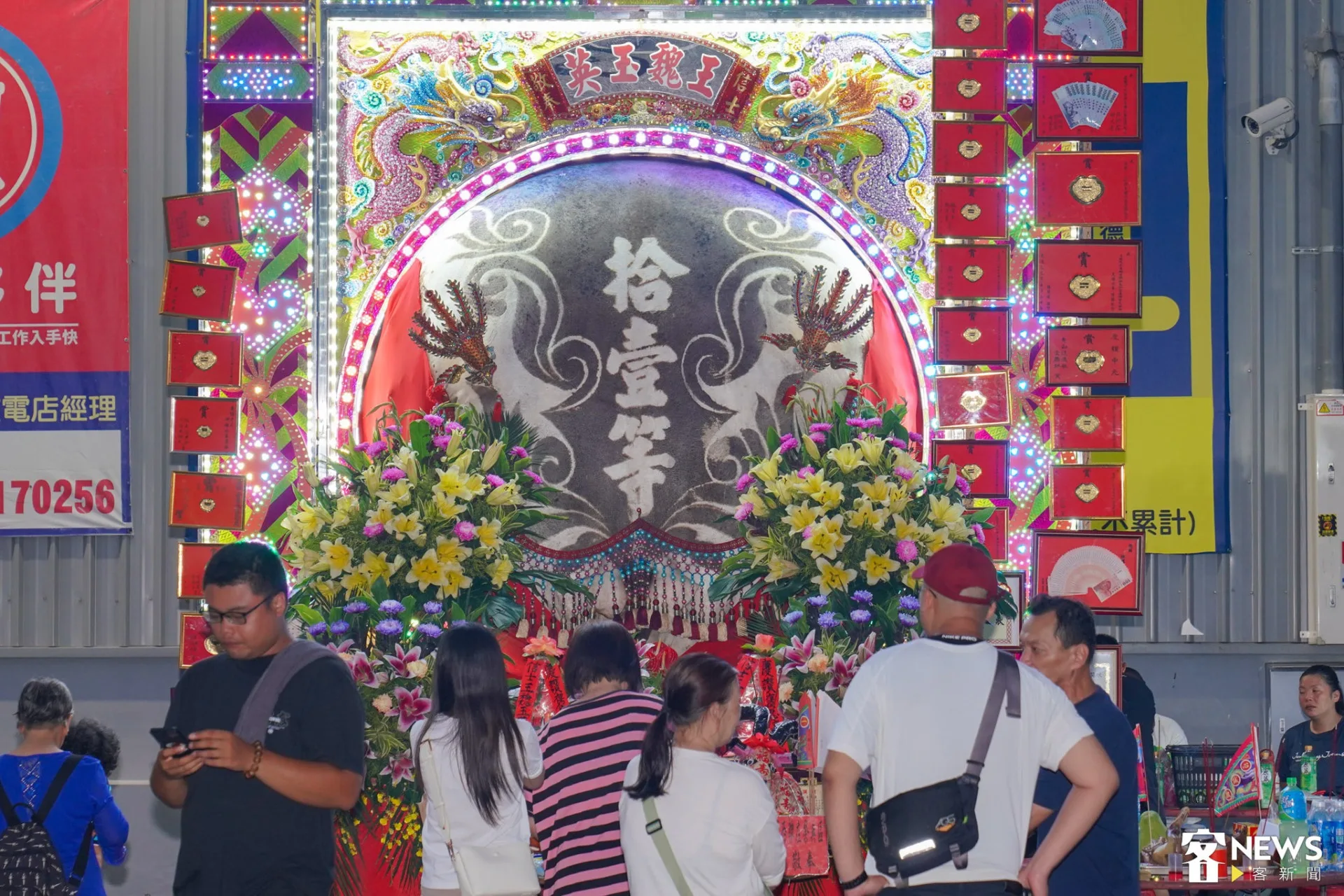 2025年義民祭關西聯庄神豬獻祭，吸引不少民眾觀看。李台源攝