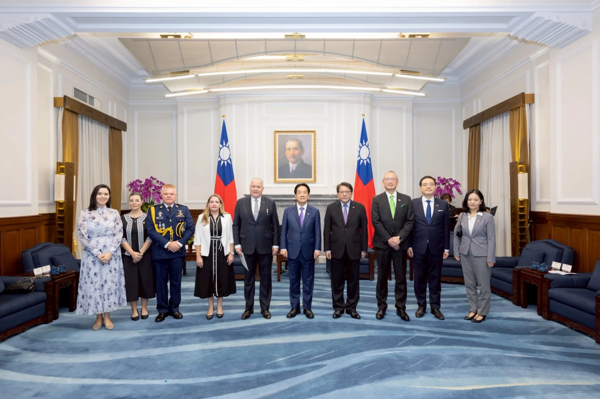 賴清德接受巴拉圭共和國新任駐台特命全權大使傅達耀呈遞到任國書。總統府提供