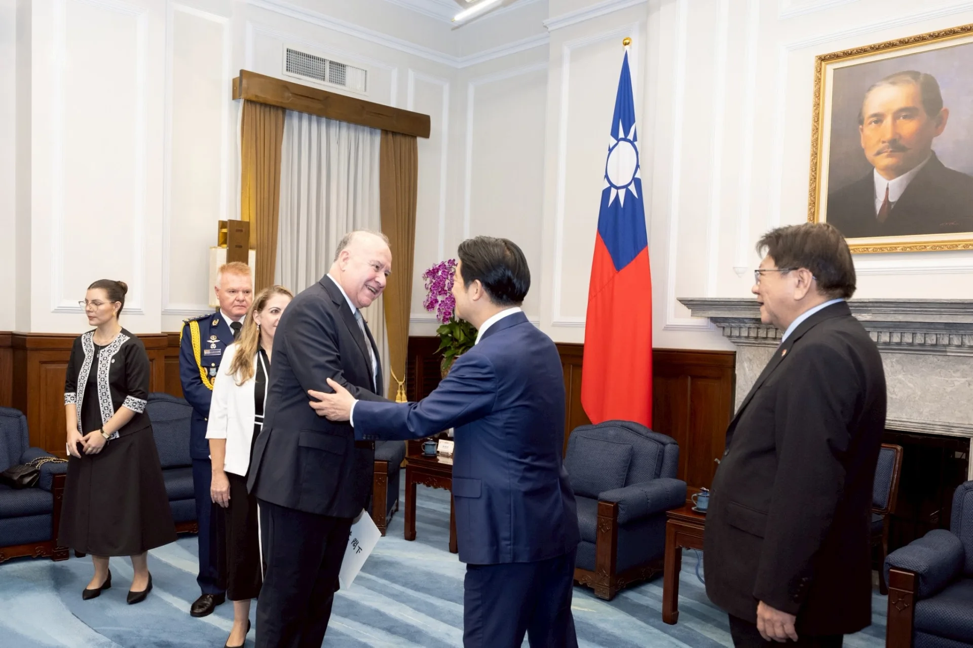 賴清德接受巴拉圭共和國新任駐台特命全權大使傅達耀呈遞到任國書。總統府提供