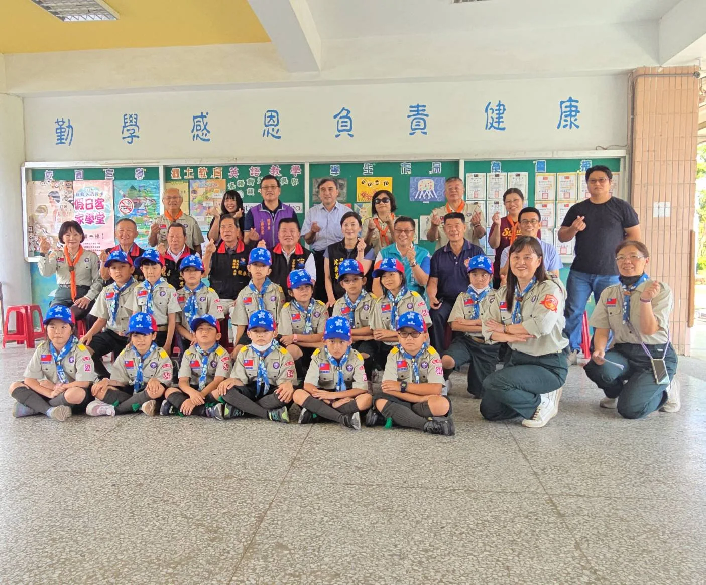 在花蓮縣府客家事務處的支持下，鳳仁國小112學年度試辦華語與客語雙語教學，113學年度開設假日客家學堂，成立客家童軍團。花蓮縣政府提供