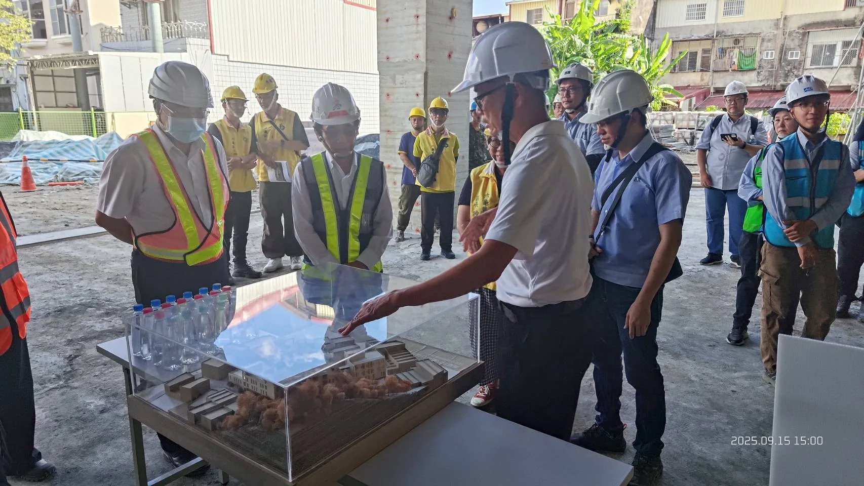 副市長林欽榮聽取簡報。高市府提供