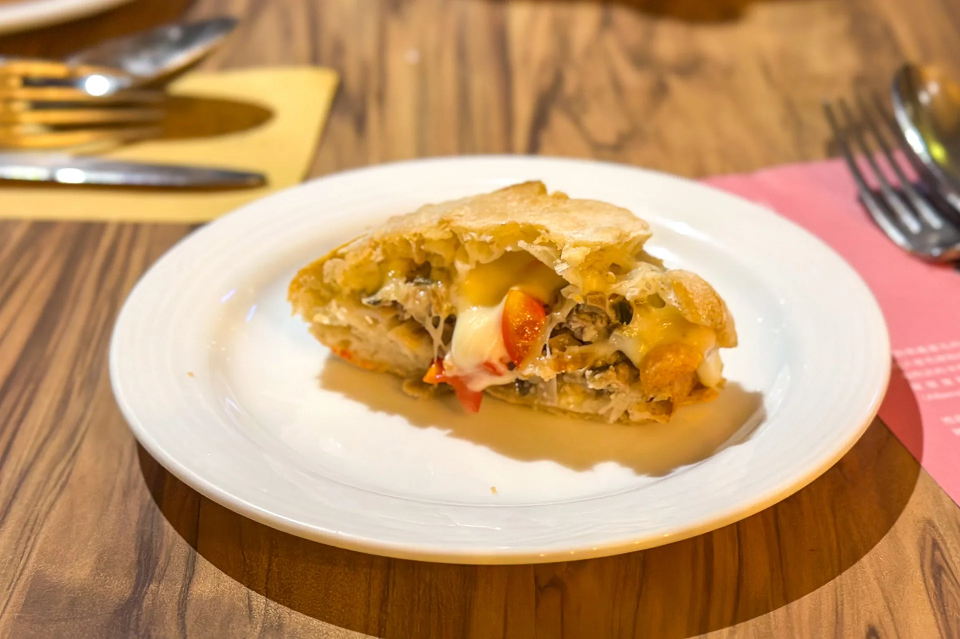 分切覆菜肉丸怒吃餅。李季鴻攝