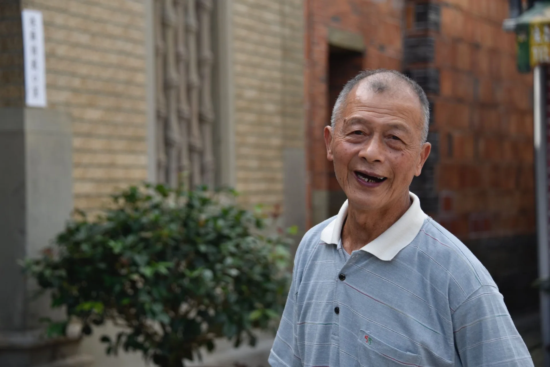 重要文化資產保存技術「土水修造技術(瓦作)」保存者傅明光16日辭世。古少騏攝