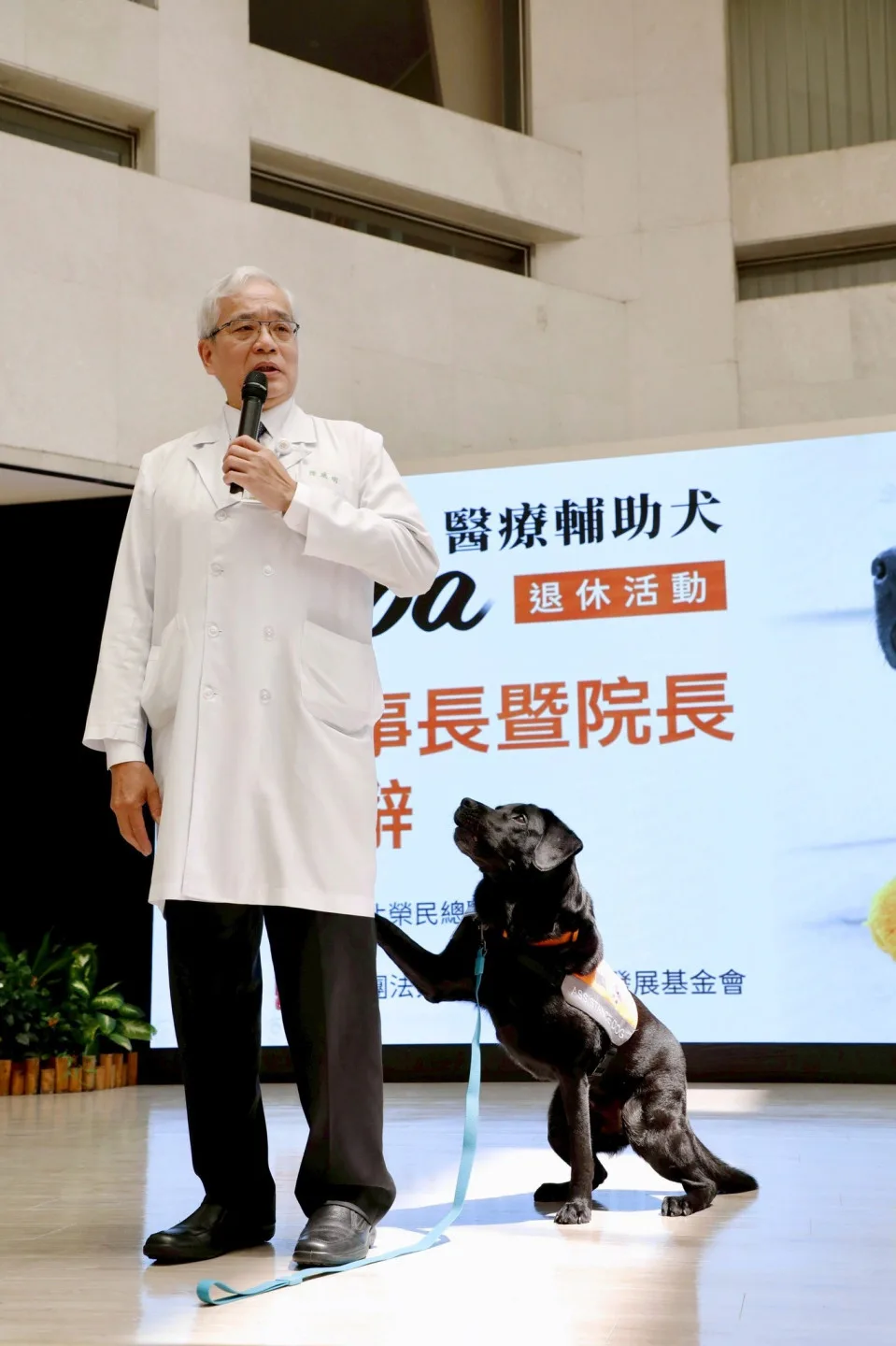 10歲的歐巴在北榮服務了6年多。翻攝自台北榮總FB