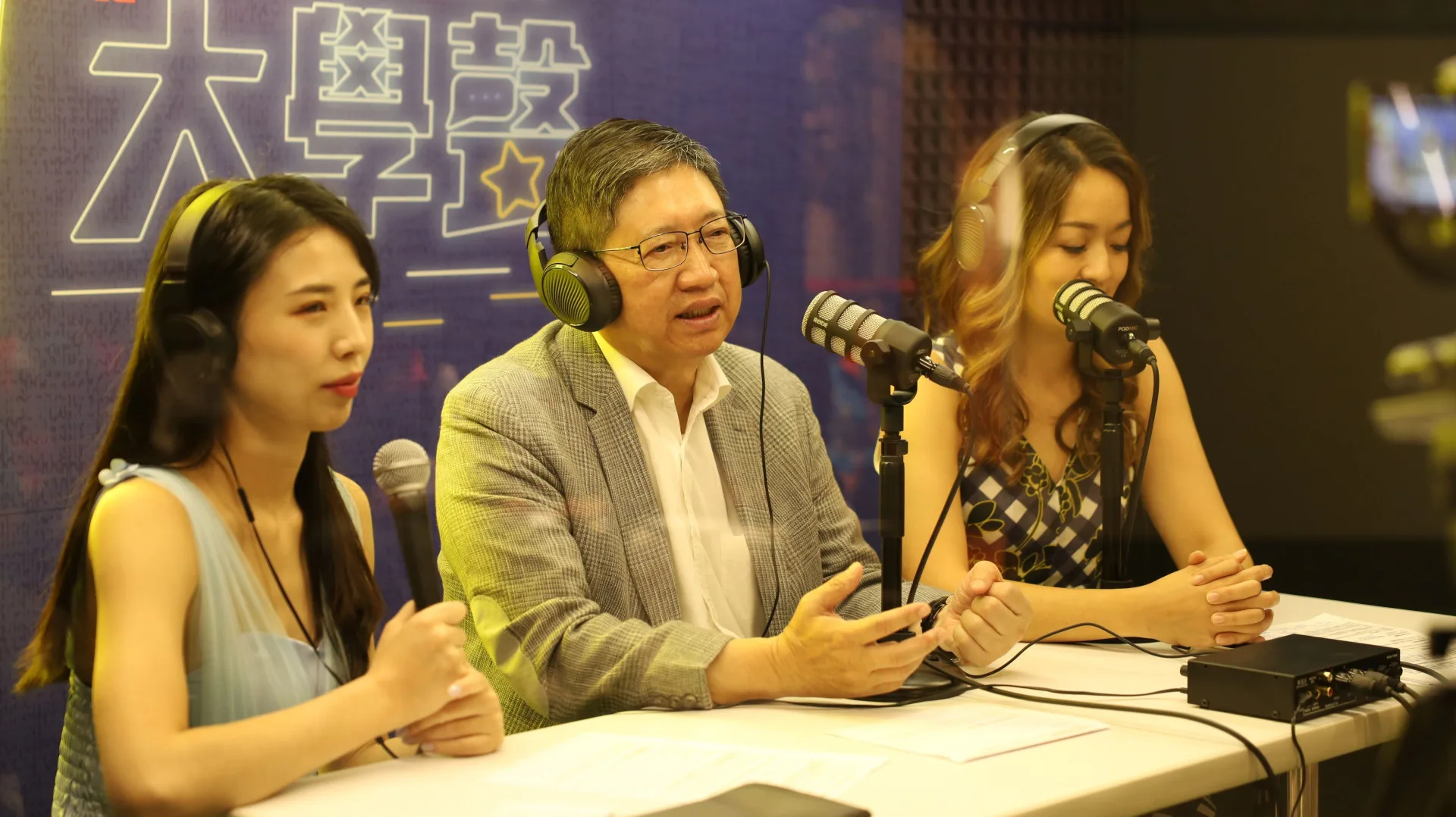 新竹縣政府教育局攜手Podcast平台「Firstory」,推出全新青年Podcast節目「Stan up!青開麥」