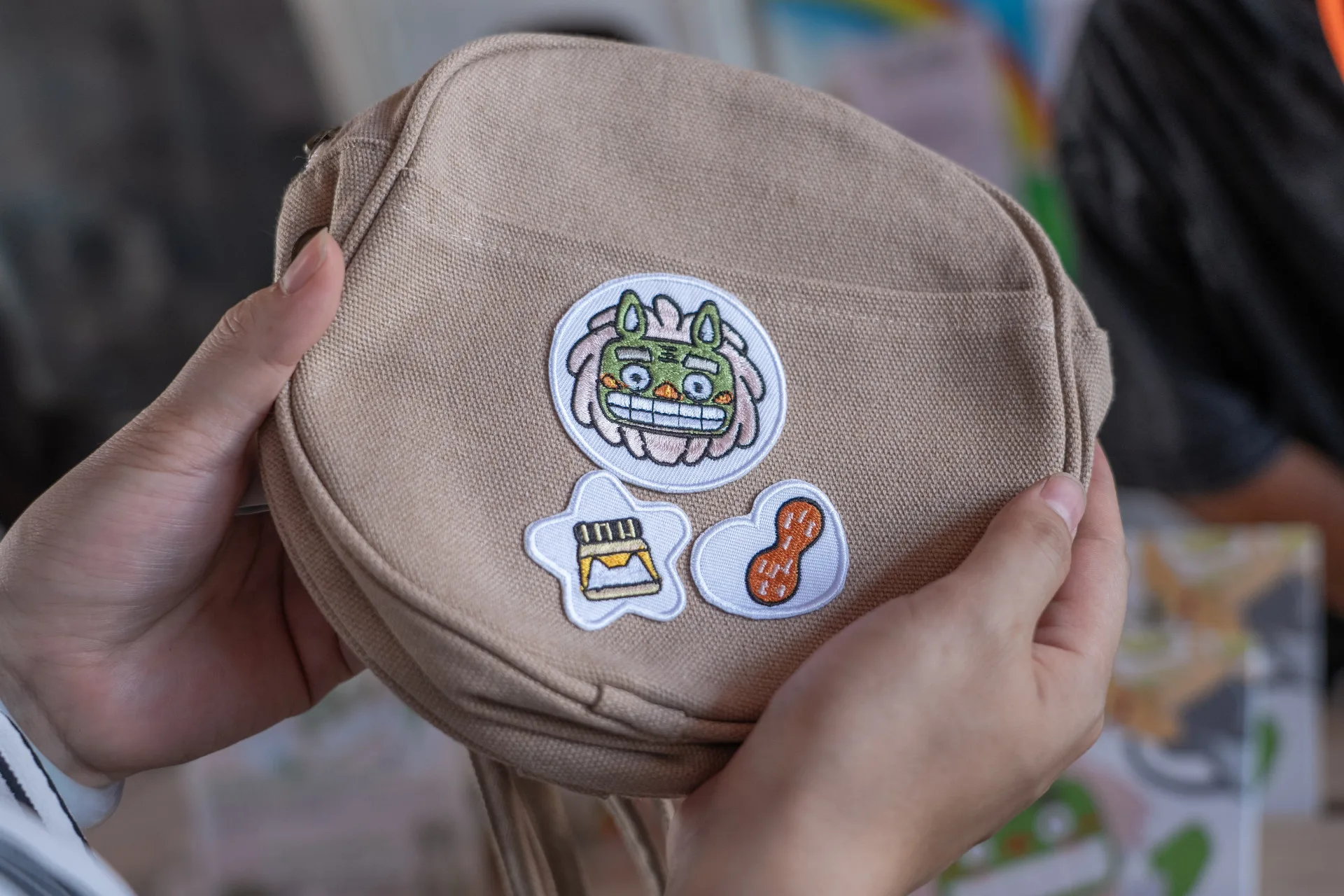 顏惟親分享，許多孩子也會拿青獅大人的貼紙，貼在心愛的水壺、包包上。顏惟親提供