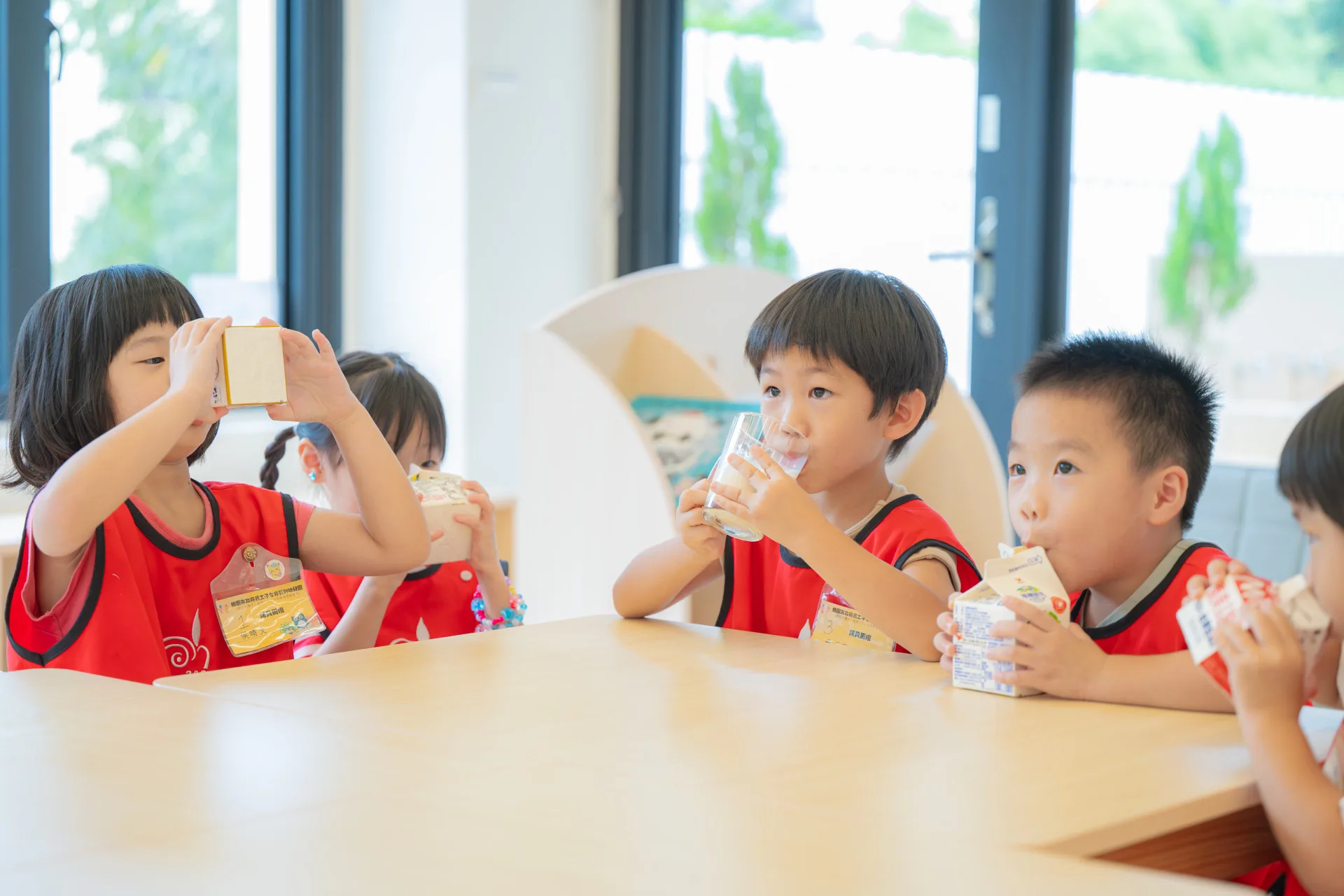 桃園市政府2026年2月起，每天免費提供2歲到12歲孩童，喝鮮乳或豆漿。桃市府提供