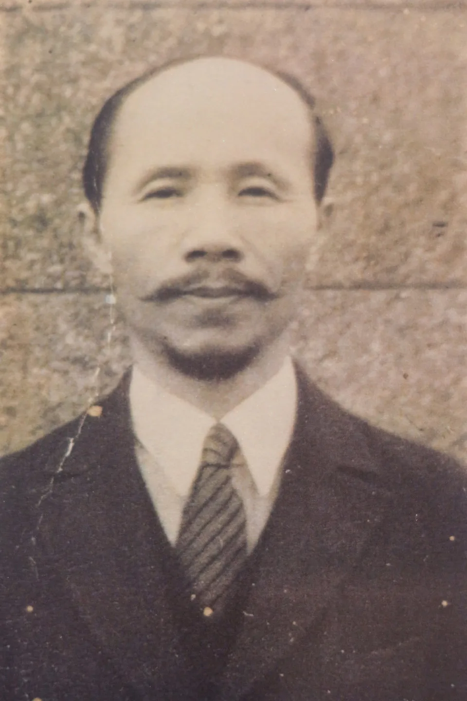 擔任法官的吳鴻麒也在二二八罹難，他是吳伯雄父親吳鴻麟的孿生哥哥。何來美翻攝自台北二二八紀念館