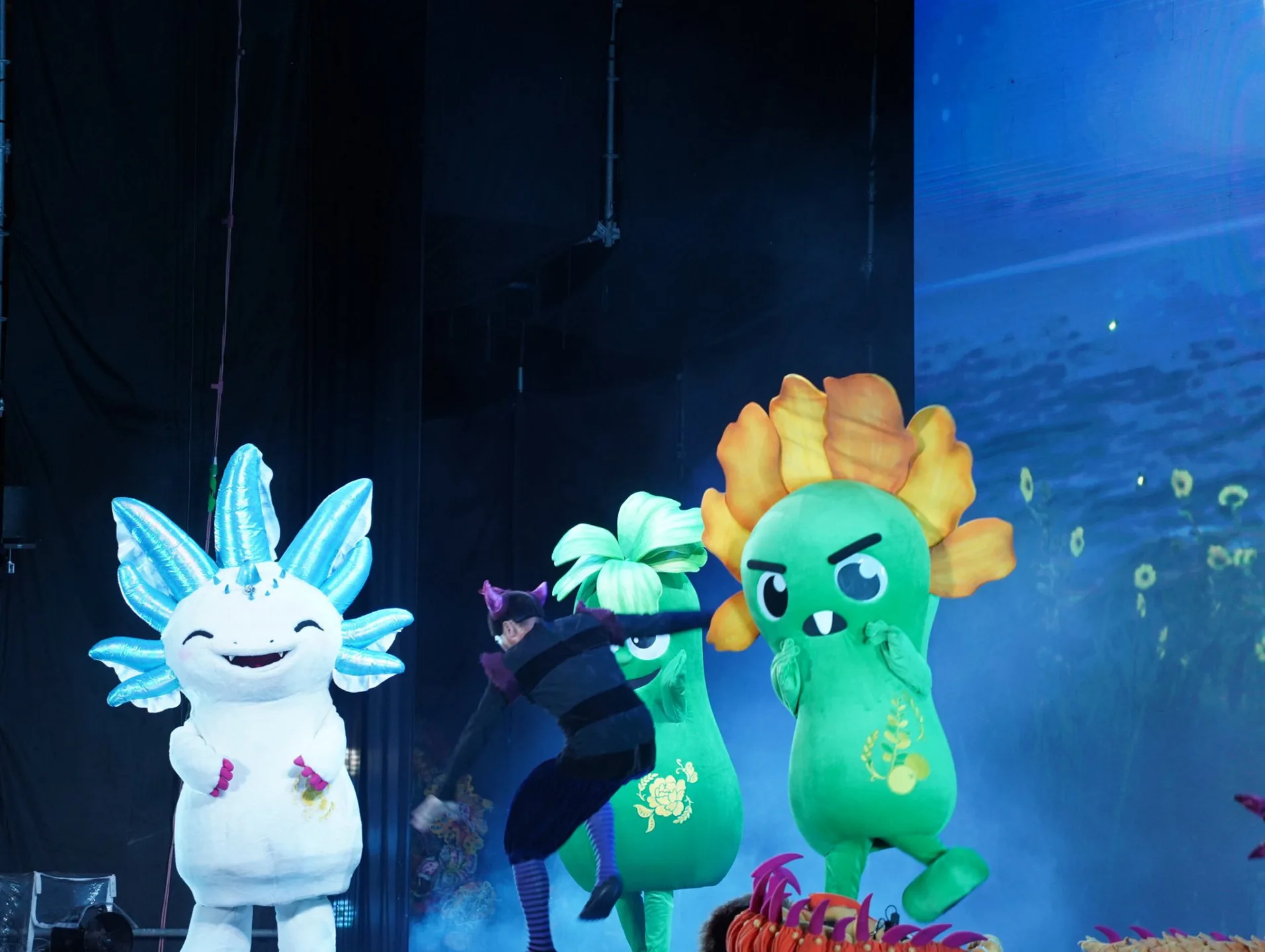 又萌又呆的可愛「瓜族」與「燈族」人偶共演。翻攝自紙風車劇團FB