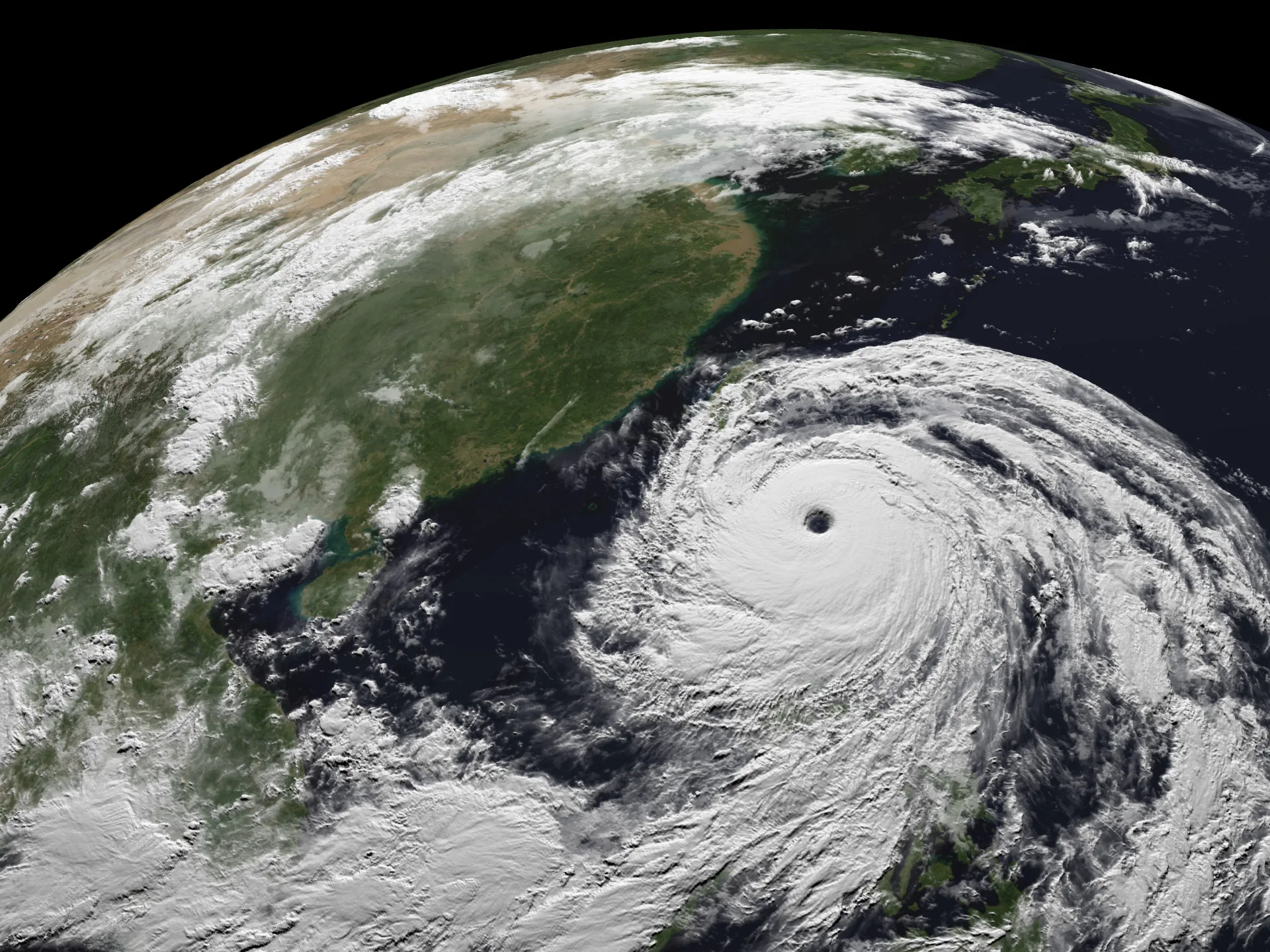 強烈颱風樺加沙的颱風眼清楚可見，7級風暴半徑廣達320公里，還有持續增強、擴大趨勢。